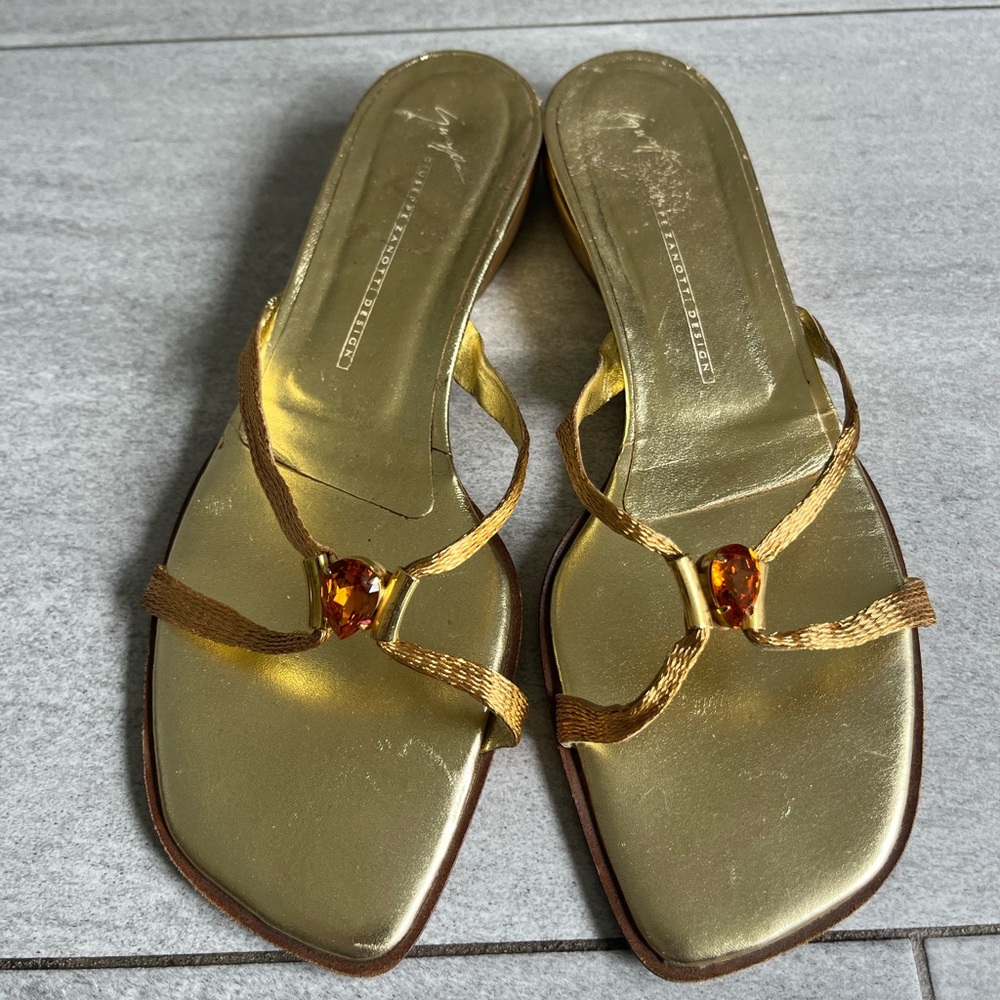 Giuseppe Zanotti Design Gold Sandals with Circular Gem - Picture 7 of 7